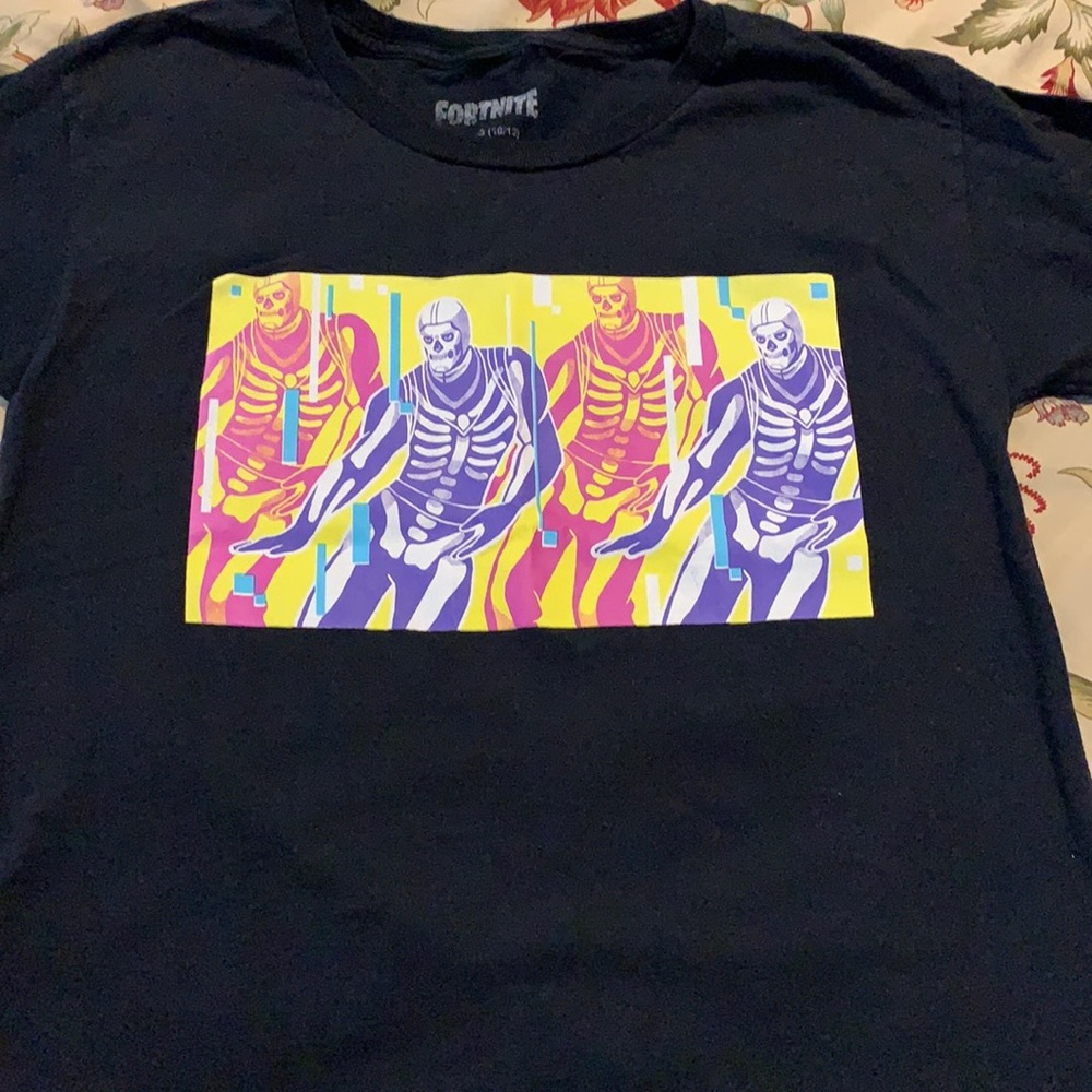 Boys Fortnite Tshirt-size L (10-12)